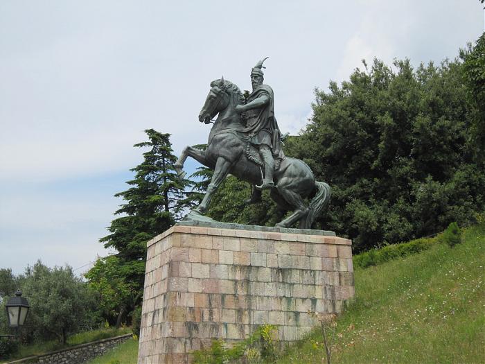 Statue of Skanderbeg Krujë