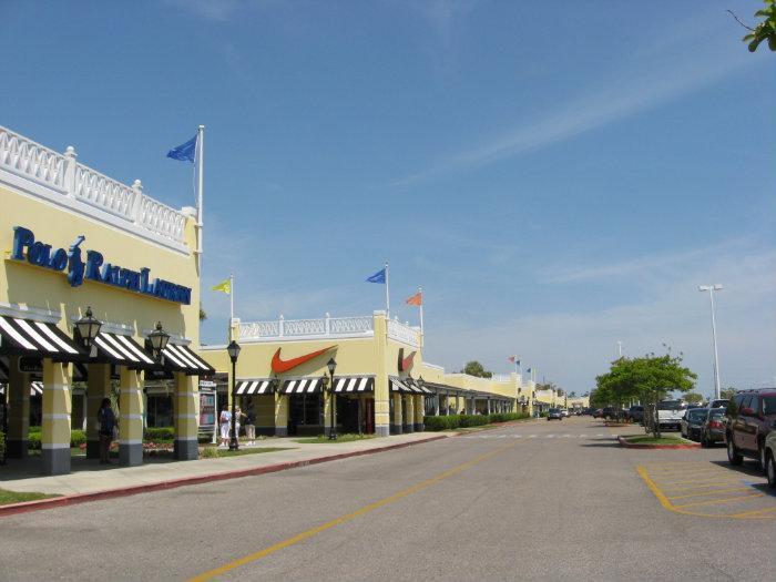 St Louis Premium Outlets Food Court Paul Smith