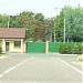 Главный въезд в «Межигорье» в городе Новые Петровцы