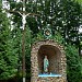 Скульптура Девы Марии и крест с распятием в городе Барановичи