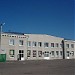 Выставочный зал и вход в музей в городе Шушенское