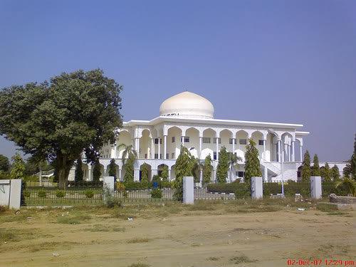 Sheikh Zayed Islamic Center - Gulshan-e-Iqbal Town