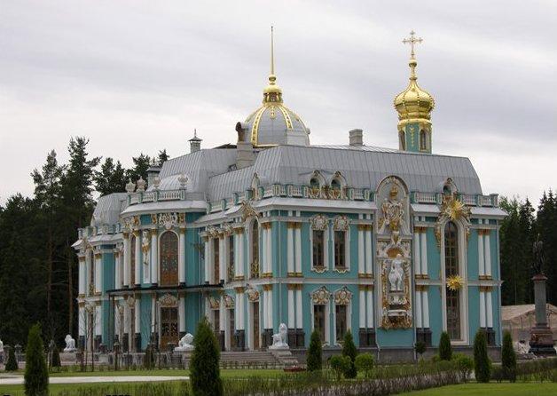 Золотые интерьеры сказочного особняка братьев Васильевых в Вырице