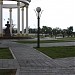 Круглая колоннада со скульптурой «Жена декабриста» (ru) in Tobolsk city