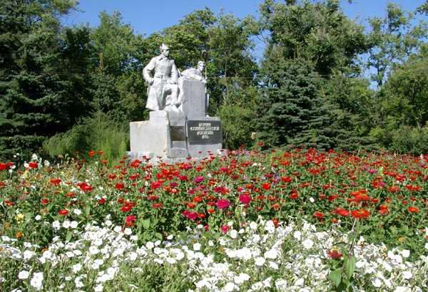 Памятник Борцам социалистической революции 1917 года   Аткарск image 1