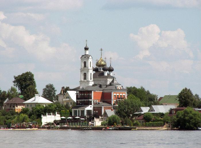 Храм Воздвижения Креста Господня в Свердлово