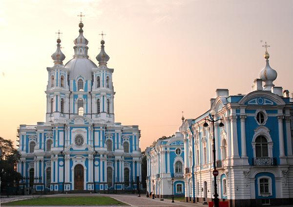 Смольный монастырь в Санкт Петербурге Растрелли