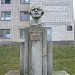 Памятник доктору Самойловичу перед зданием поликлиники в городе Николаев