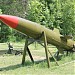 Две гаубицы и макет ракеты в городе Запорожье