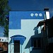 Офисное здание с синей крышей в городе Дубна