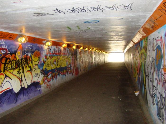 Atklās Daugavpils un Ģertrūdes ielas gājēju tuneļa sienas gleznojumu