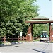 Главный вход и деревянные ворота в городе Москва
