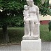 Anya gyermekével - szobor in Százhalombatta city