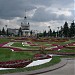Цветочный партер фонтана «Каменный цветок» в городе Москва