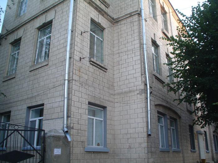 К какому врачу обратиться с кровью в стуле