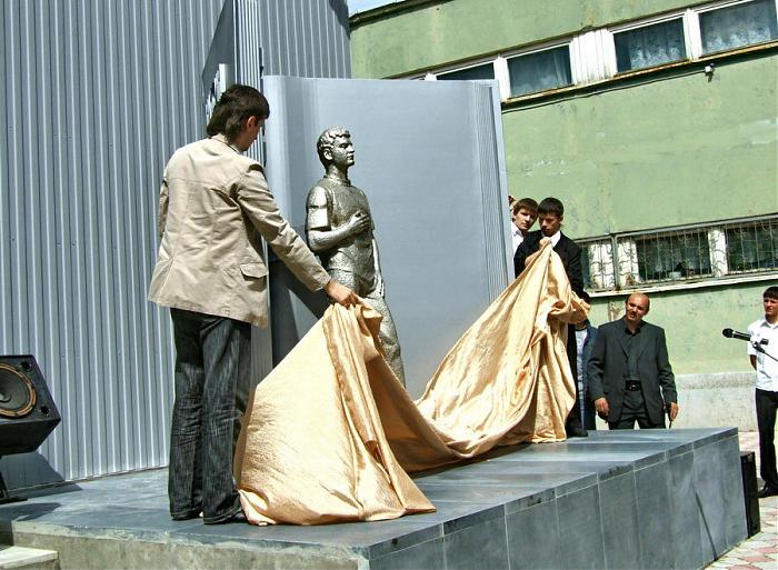 Памятник гимназисту   Волгодонск image 7