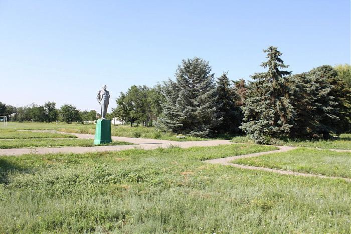 Памятник В.И. Ленину   Камышев image 0