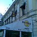 Здесь находилось кафе сети «Hard Rock Café» в городе Москва
