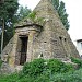 Pyramide tomb