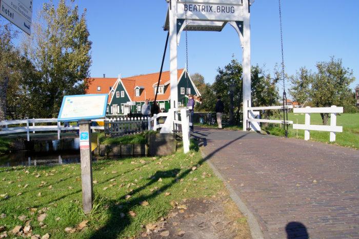 The Bridge, Marken