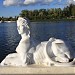 Причал с фигурами сирен в городе Москва