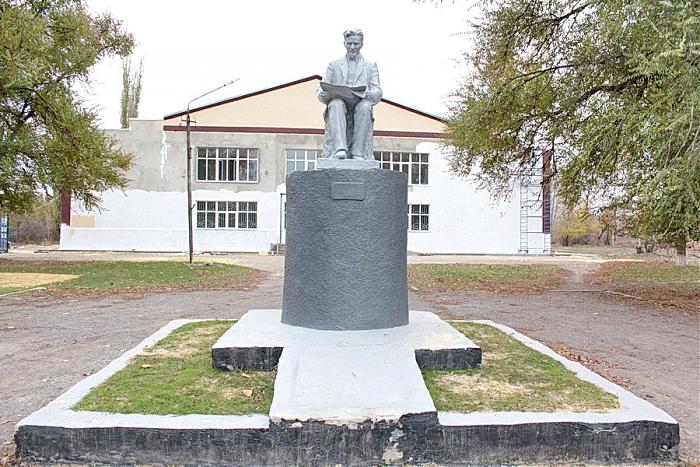 Памятник М. И. Калинину   Грузинов image 0