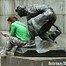 Скульптура «Булыжник — оружие пролетариата» в городе Москва