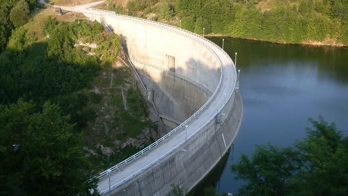 Брана језера