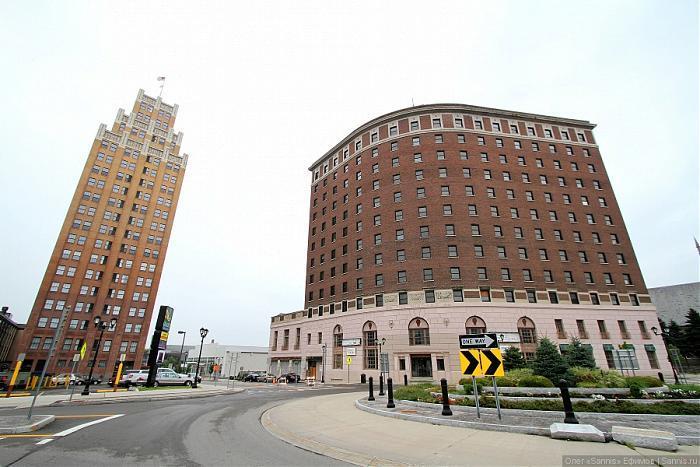 The Hotel Niagara - Niagara Falls, New York