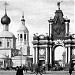 Здесь находилась церковь Трех Святителей у Красных Ворот в городе Москва