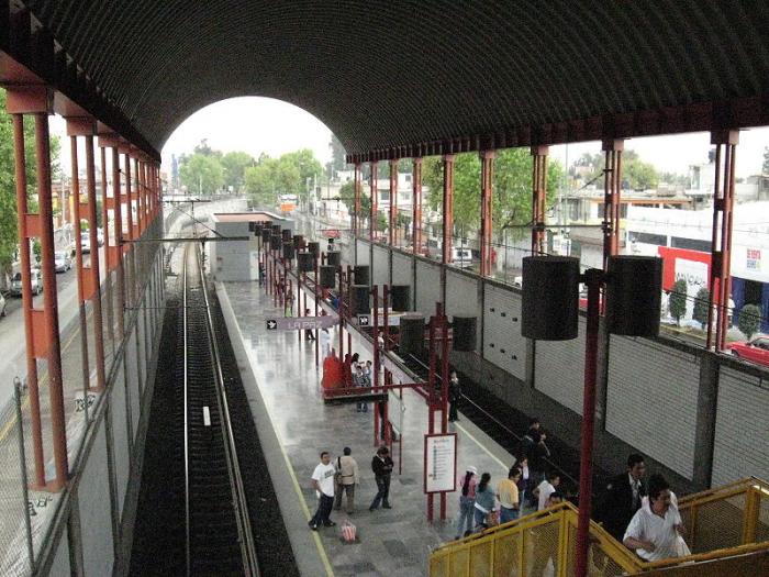 Metro Los reyes México