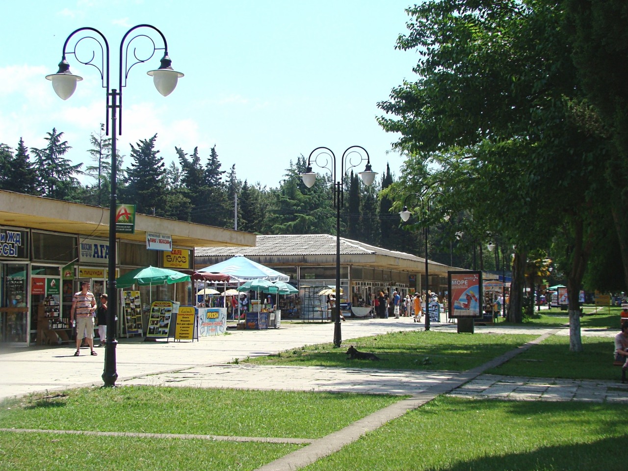 Пицунда фото улиц Shopping center - Pitsunda shopping mall