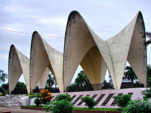 Teen Netar Kobor (Mausoleum Of Three Leaders) - Dhaka