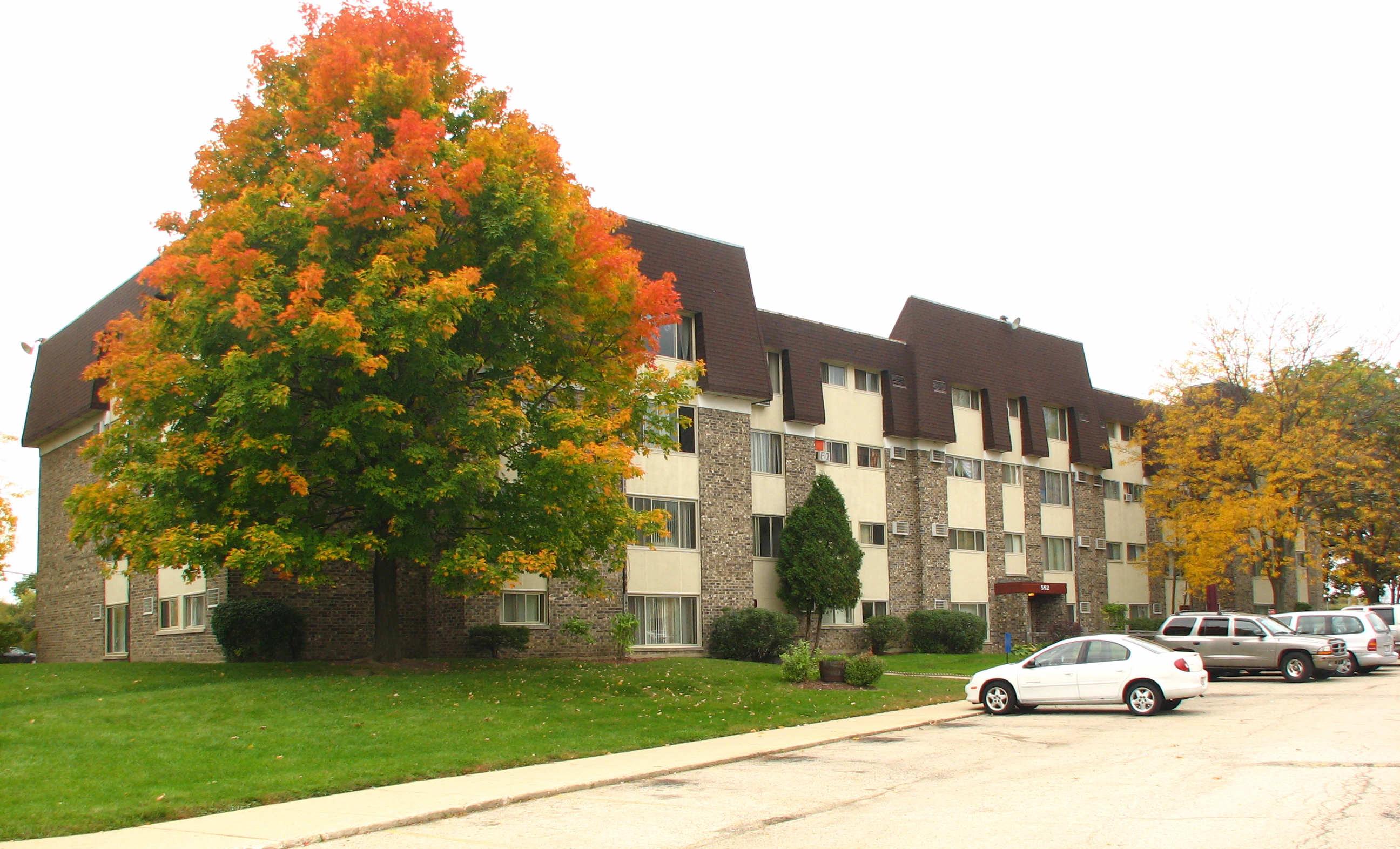 Bartlett Lake Apartments Bartlett, Illinois