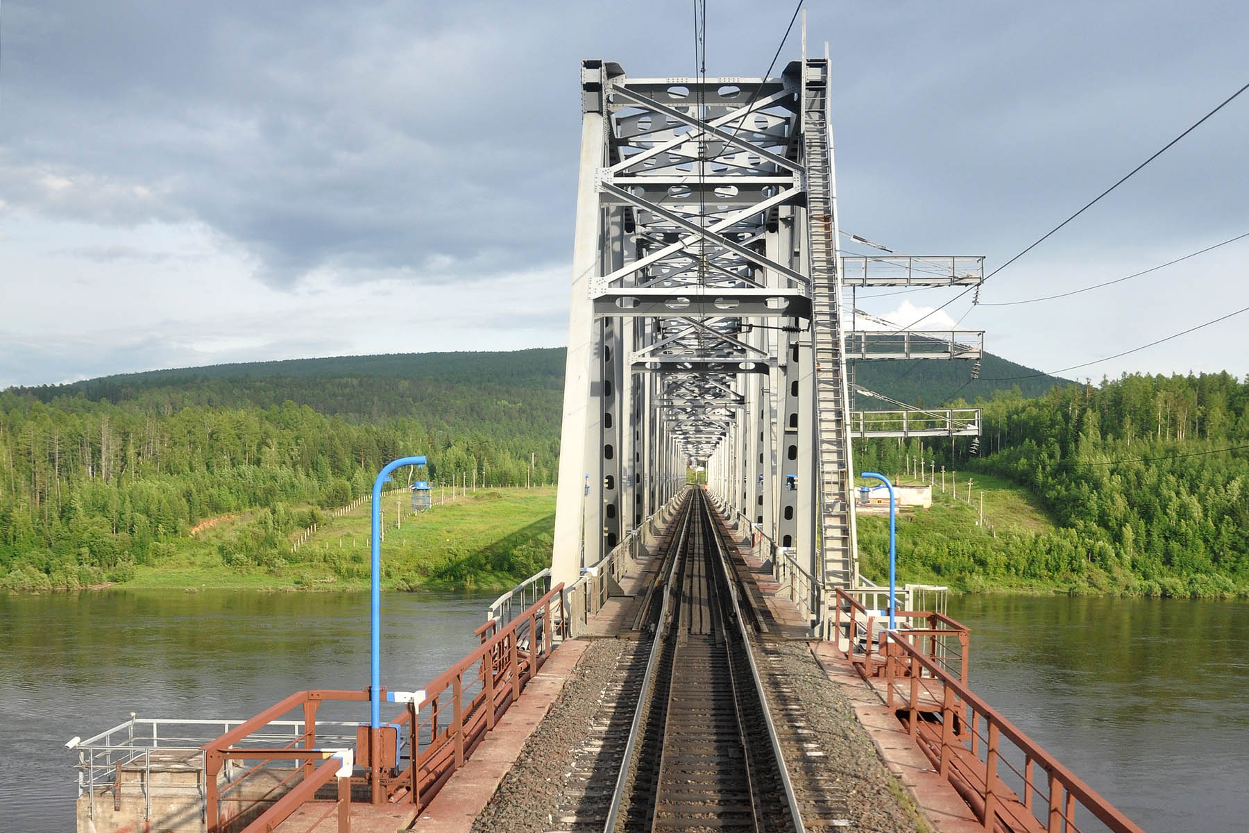 Железнодорожный мост через реку Лену Усть-Кут