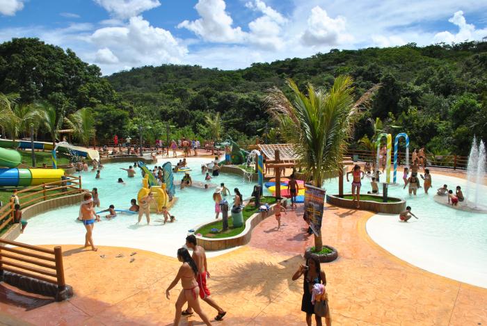 Conheça o Águas Corrente Park, Cachoeira dentro de um Parque Aquático