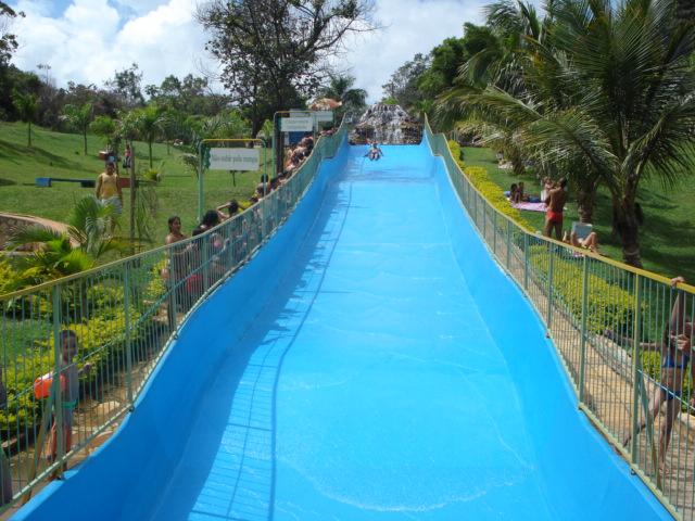 Conheça o Águas Corrente Park, Cachoeira dentro de um Parque Aquático