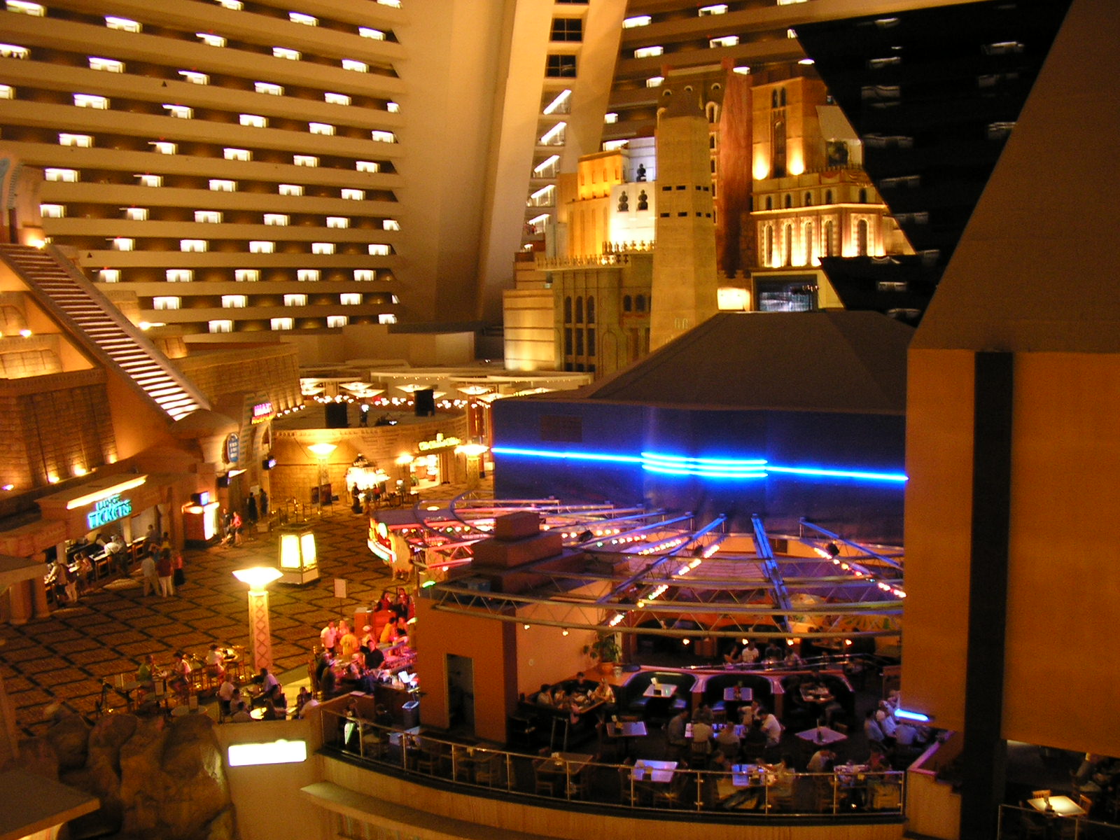 luxor hotel casino las vegas reviews