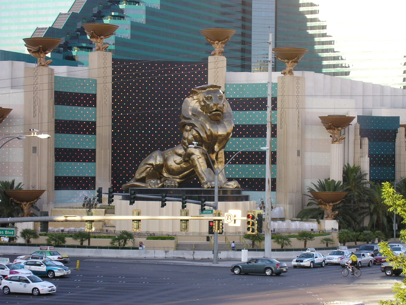 hotels near mgm grand casino