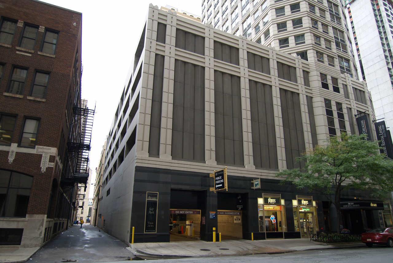 The Chicagoan Apartments Chicago, Illinois