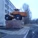 Памятник трактору К-700 в городе Луганск