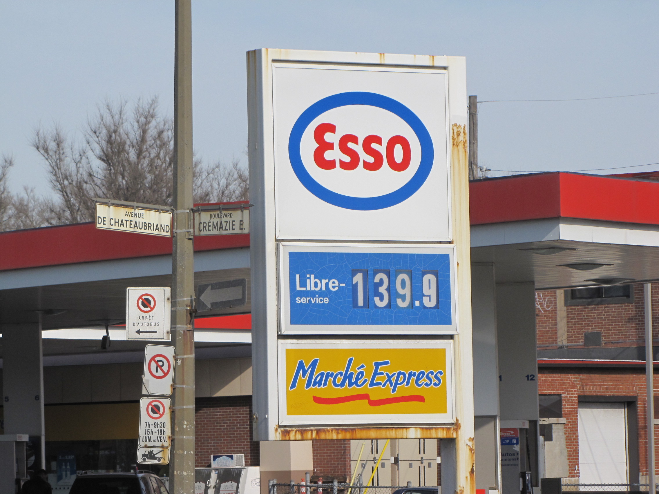 esso-gas-station-greater-montreal-area