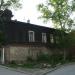 Жилой дом с башенками и деревянной резьбой в городе Екатеринбург