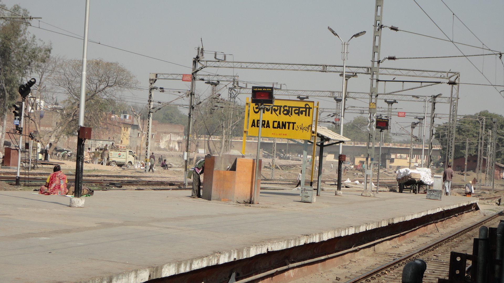 nearest hotel near agra cantt railway station