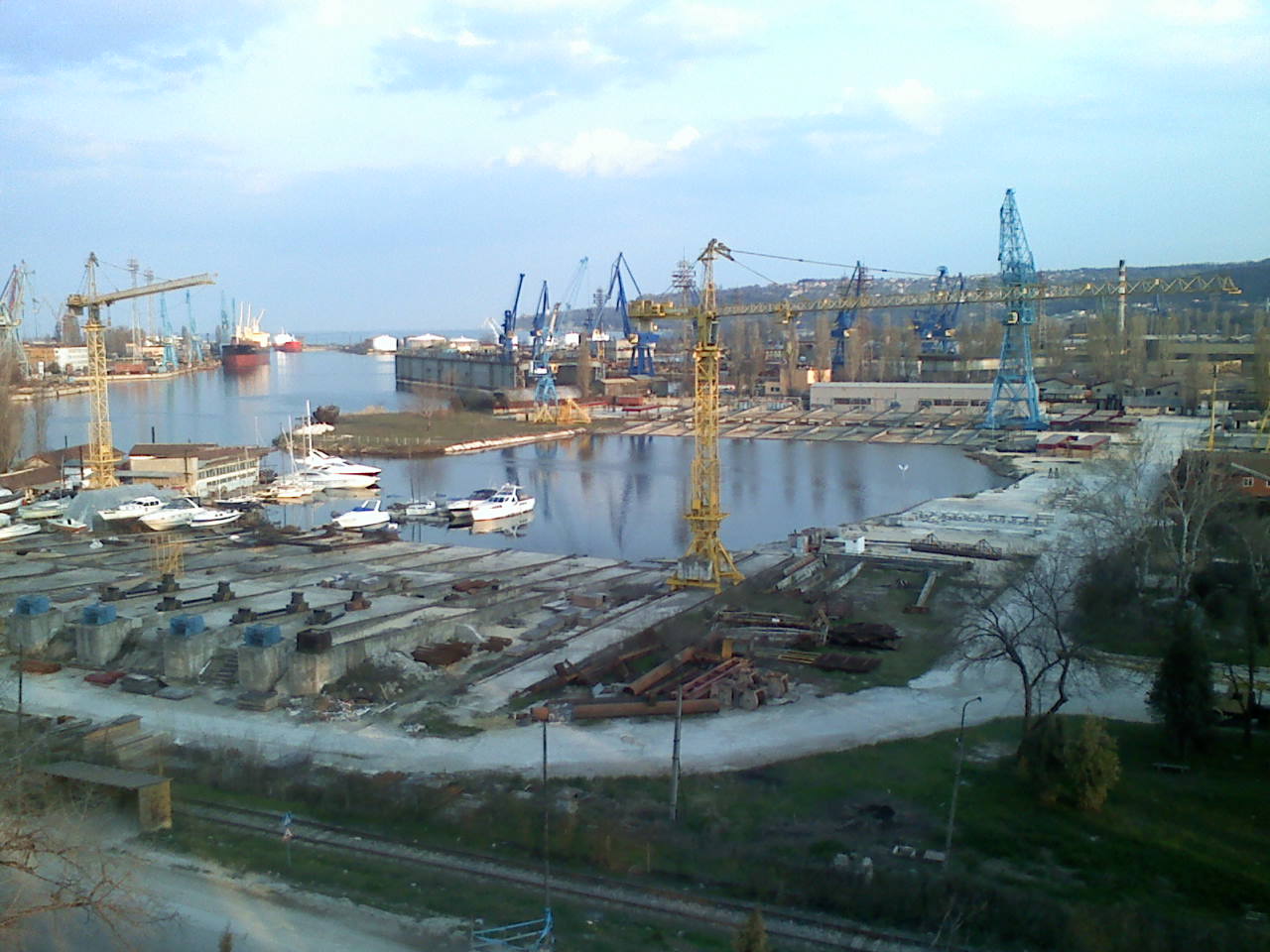 Яхтено пристанище - Варна