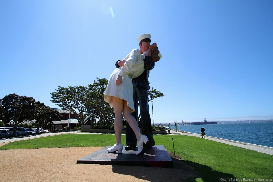 (Unconditional Surrender) Kiss Statue San Diego, California