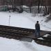 Пешеходный переход через железнодорожные пути в городе Москва