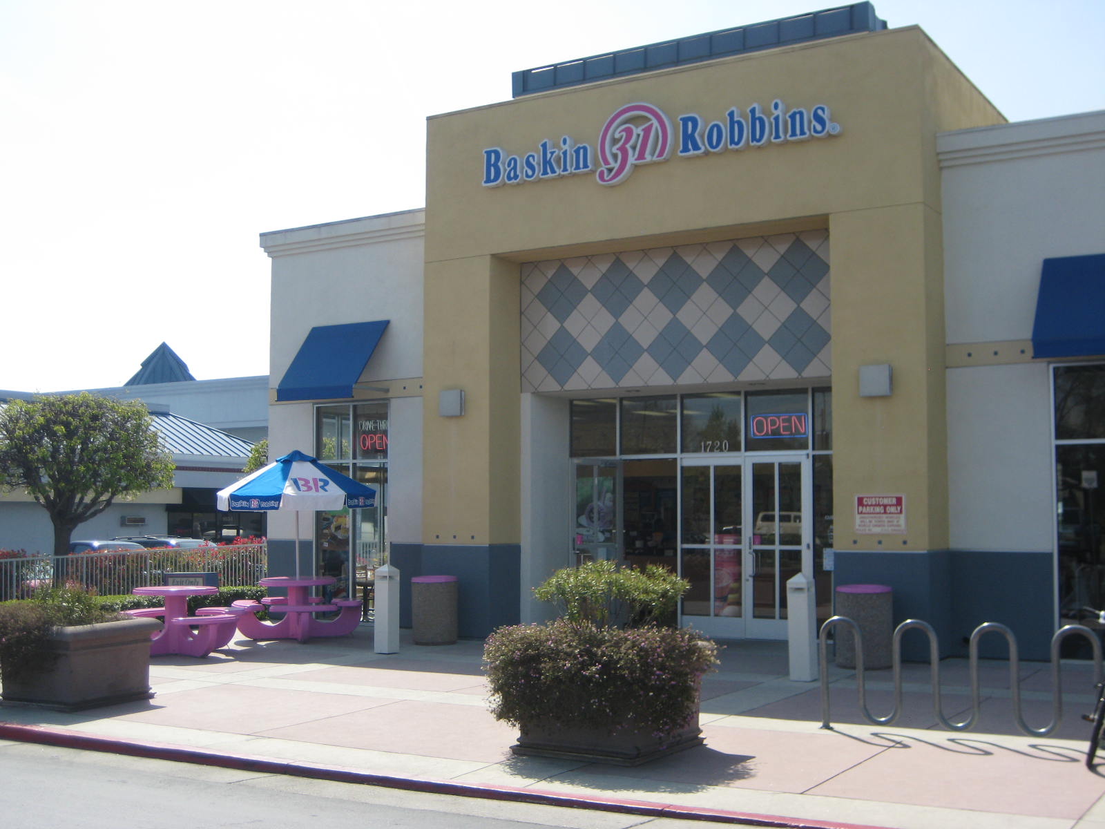Baskin Robbins with a Drive Thru - Campbell, California
