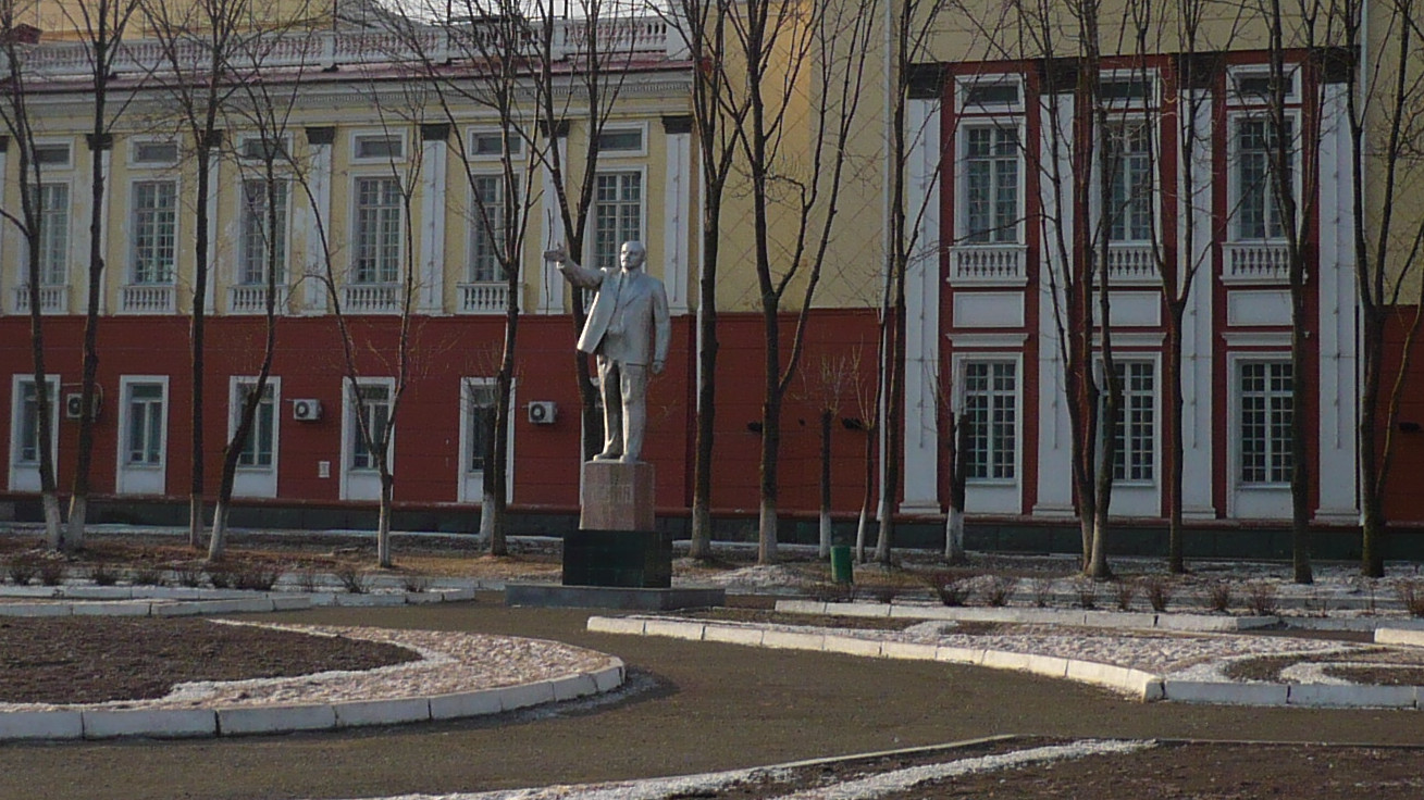 Город артем фото 2025 Памятник В. И. Ленину - Артём