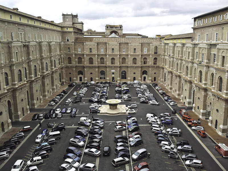 Il Piccolo Stato Con Il Mirabile Cortile Del Belvedere Cortile del Belvedere - Rome